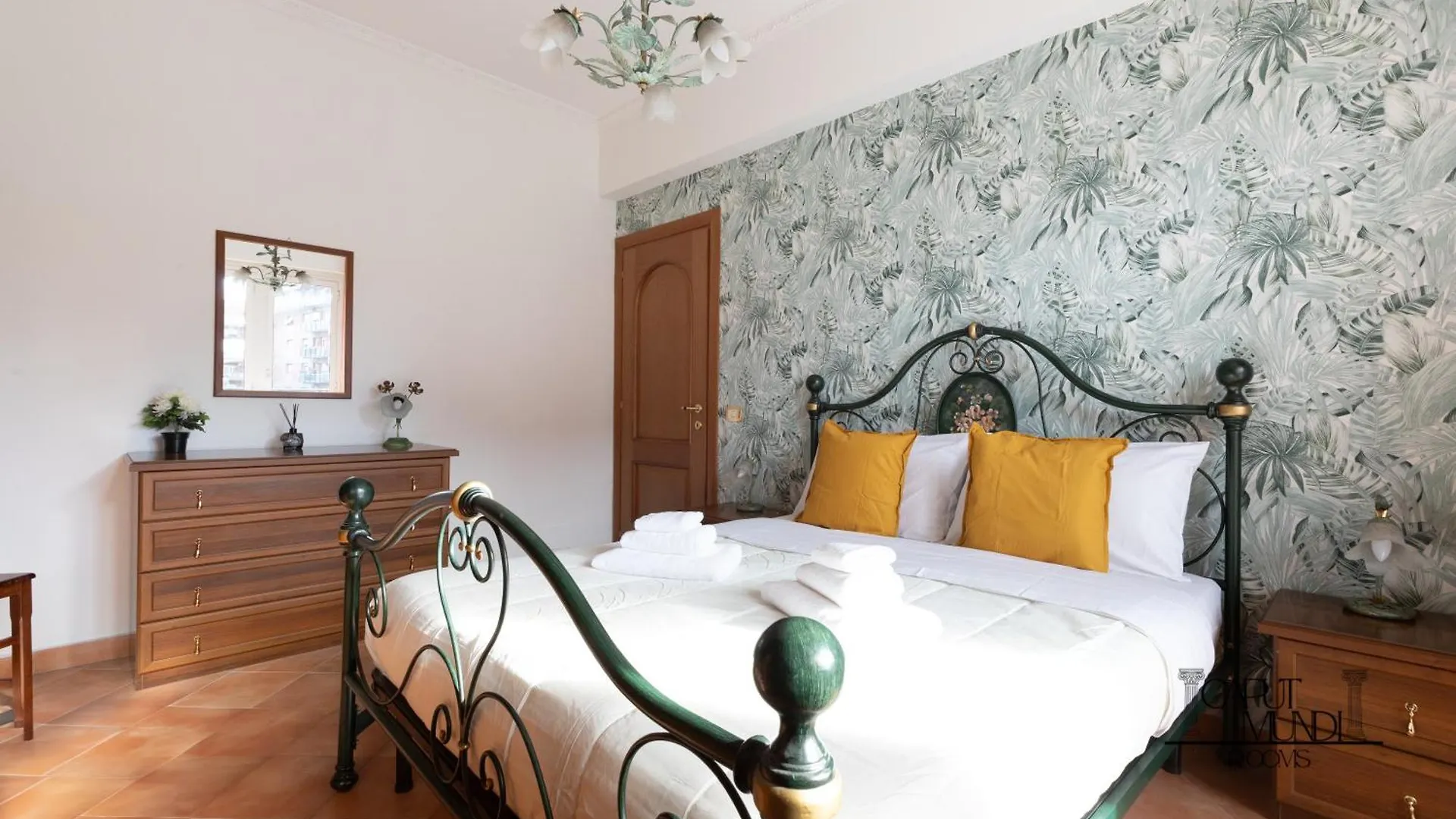 Affittacamere Caput Mundi Rooms - 100Mt To Metro A, Terrace, A-C, 15 Min To Center Roma